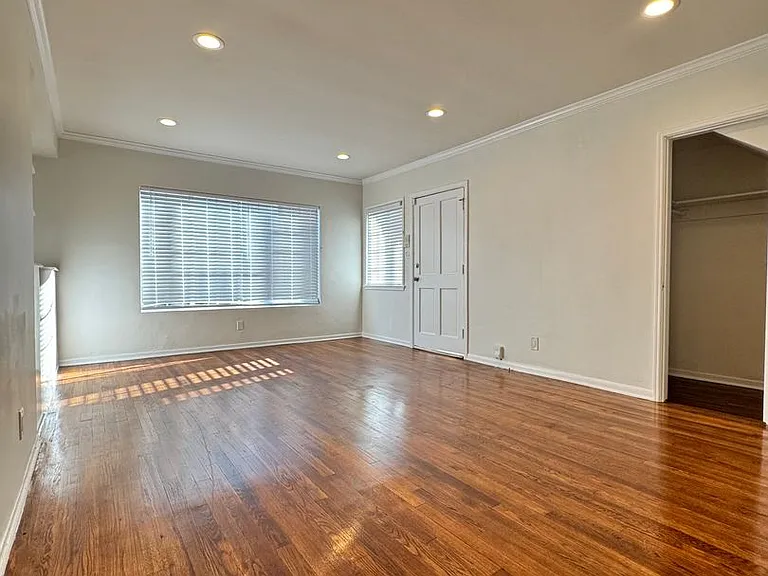 1418 S Genesee Ave — Photo 8