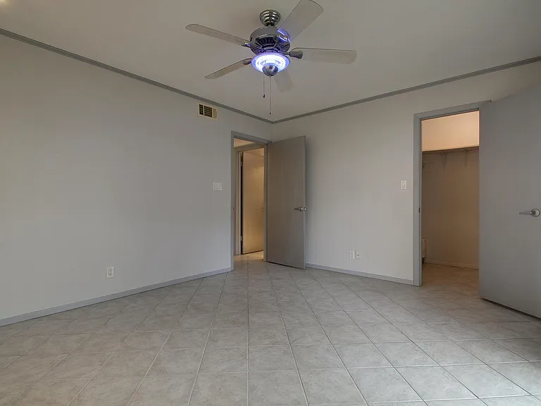 500 E Riverside Dr #136 — Photo 12