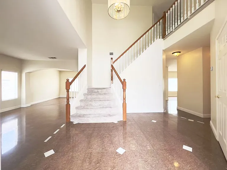 2019 Silverton Dr — Photo 9