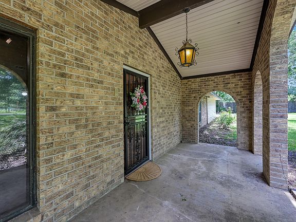 5th image of 1802 Pin Oak Dr