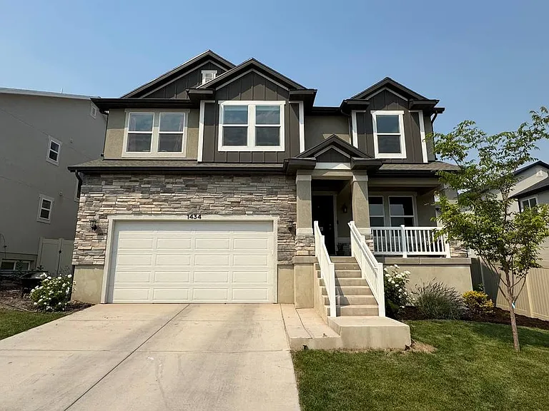 1434 W Boseman Way — Photo 1