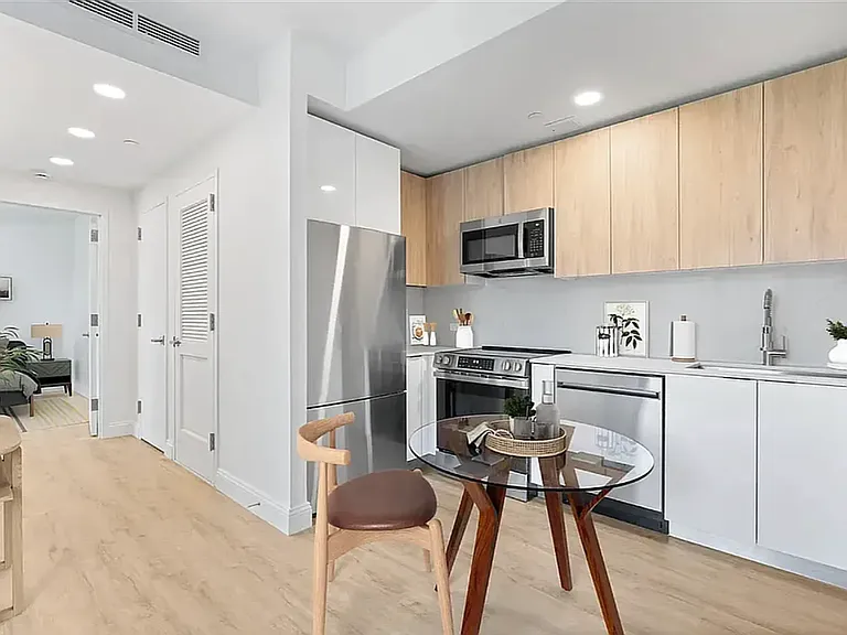 300 W 136th St #8D — Photo 2