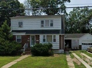 66 Elm St, Valley Stream, NY 11580