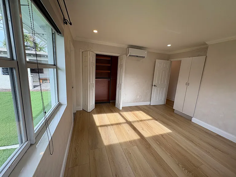 1032 NE 16th Ter — Photo 30
