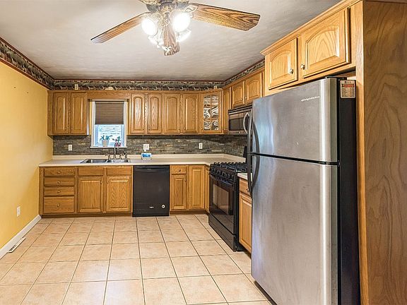 4th image of 4164 Emily Dr