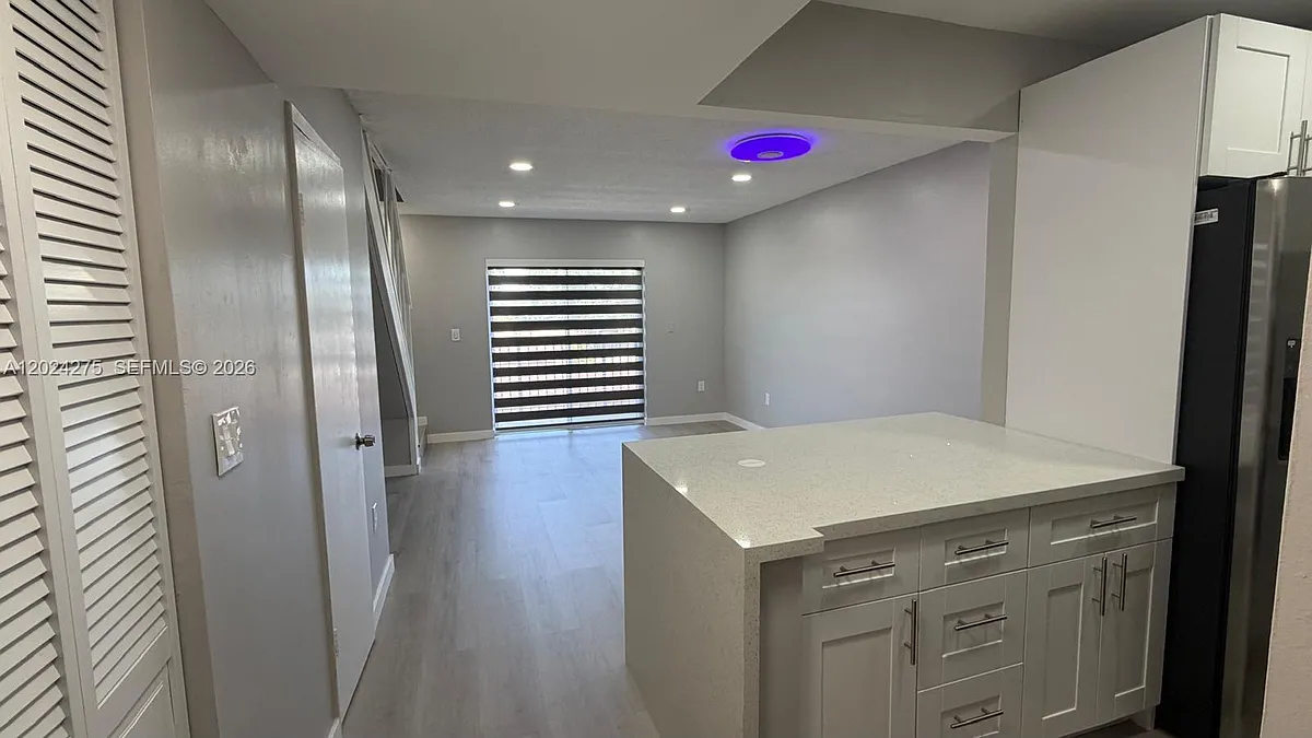 Building Photo - 5731 NW 37th St #322