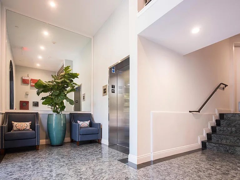 15200 Magnolia Blvd #302 — Photo 3