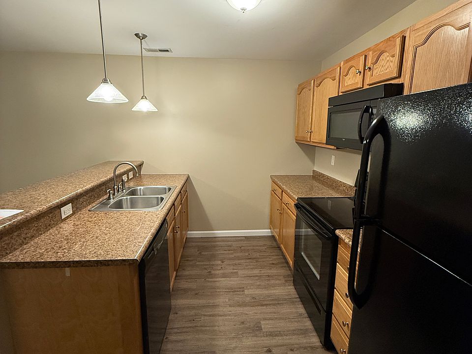 2nd image of 1401 Country Club Rd #2