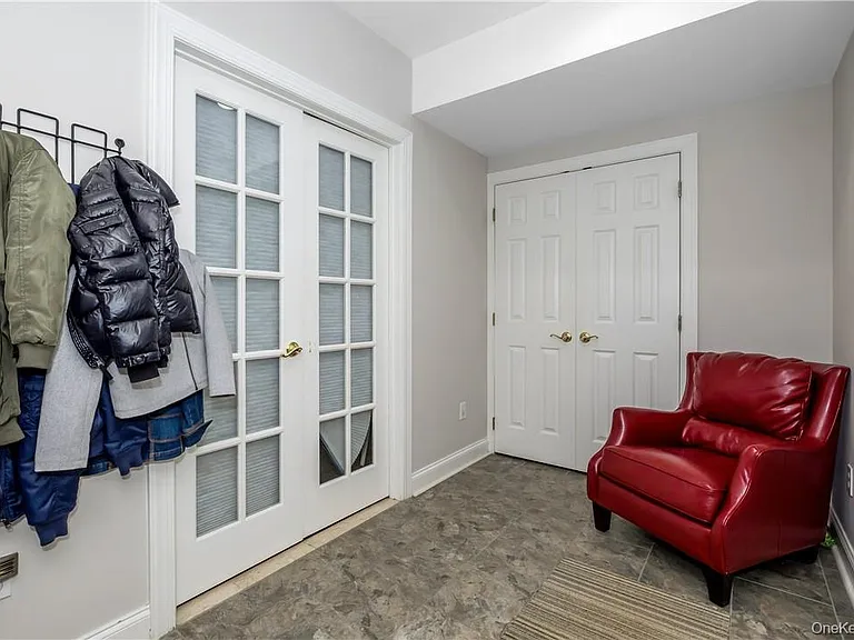 7 Hopkins Ln — Photo 18