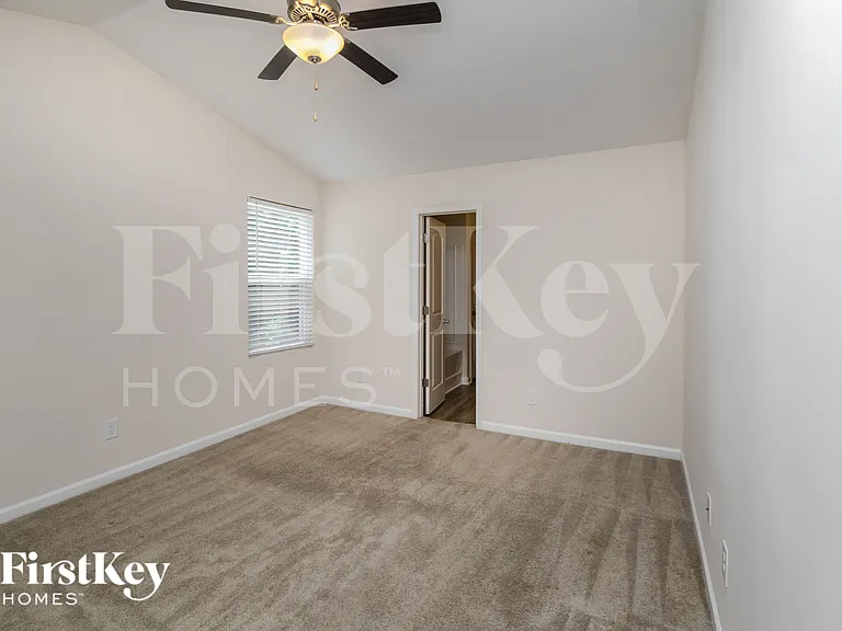 4019 Maderia Dr NW — Photo 8