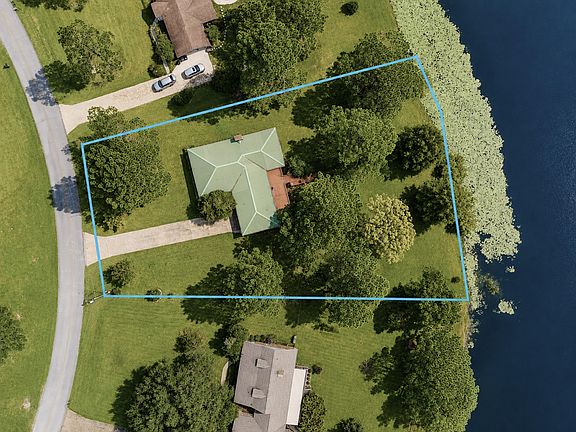 4th image of 991 Pinewood Dr