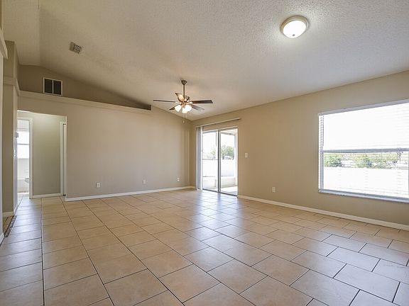 5th image of 11752 Foxglove Dr