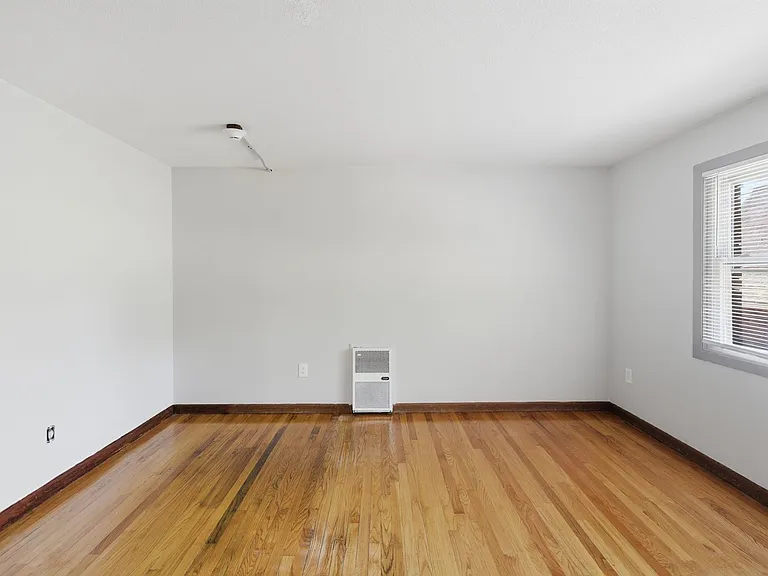 26 Forestdale/Random Housing — Photo 9