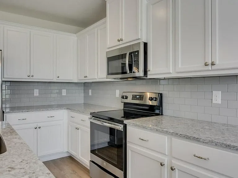 305 Norwich Dr — Photo 14
