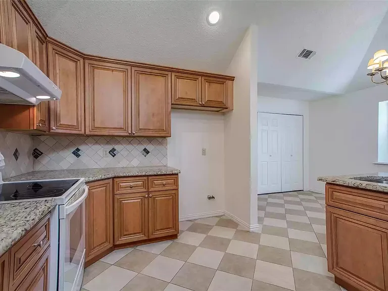 4633 Centenary Dr — Photo 10