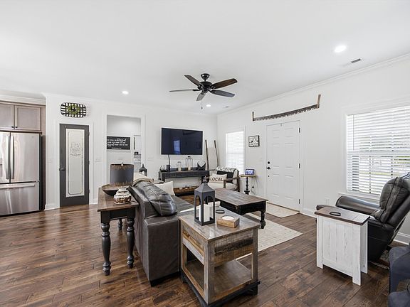 5th image of 509 Harris Creek Trl SW