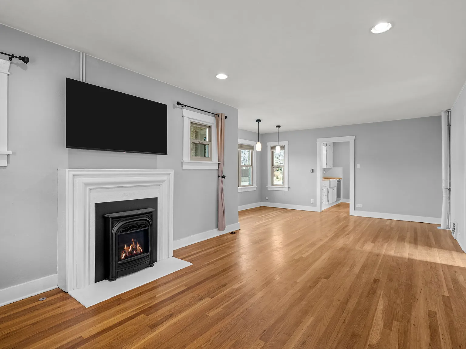 3 bed, 1987 sqft, $3,750 — Photo 3