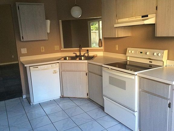 4th image of 1054 Gore Dr