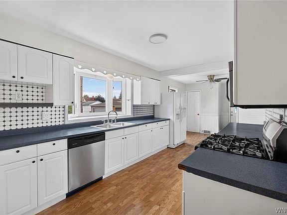 4th image of 483 Reiman St