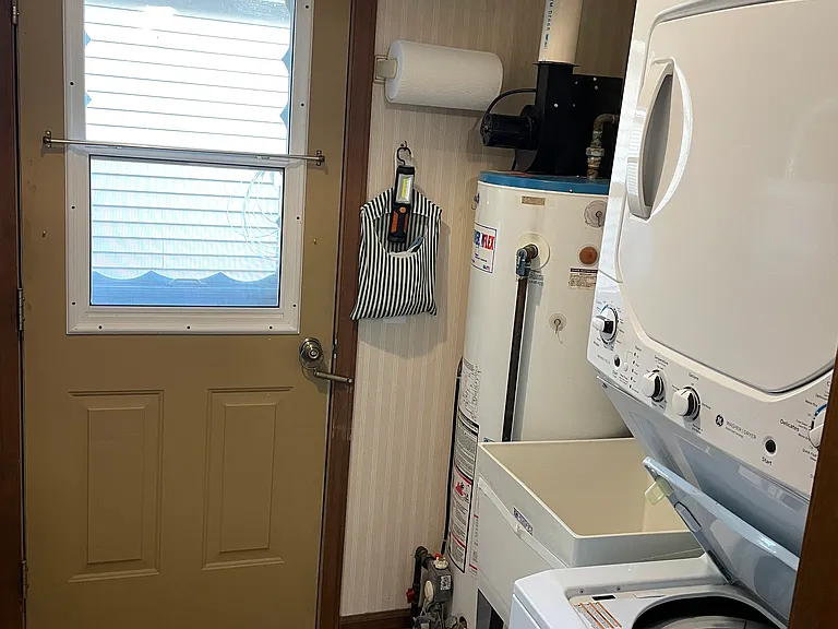 2110 Midlake Dr — Photo 10