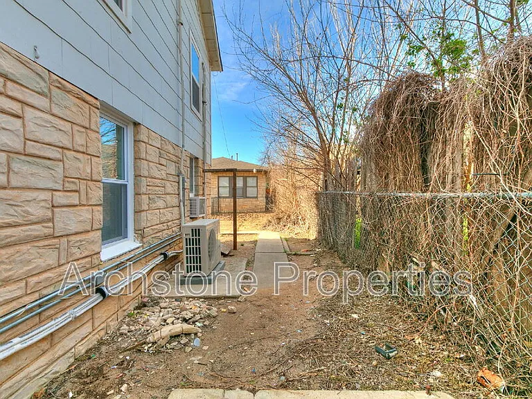 1233 N Grand Blvd — Photo 35