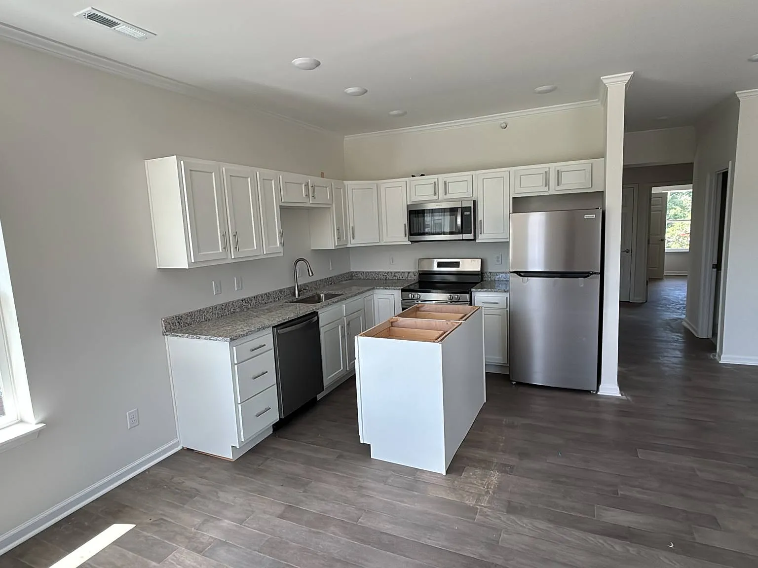2 bed, 1000 sqft, $1,600 — Photo 4