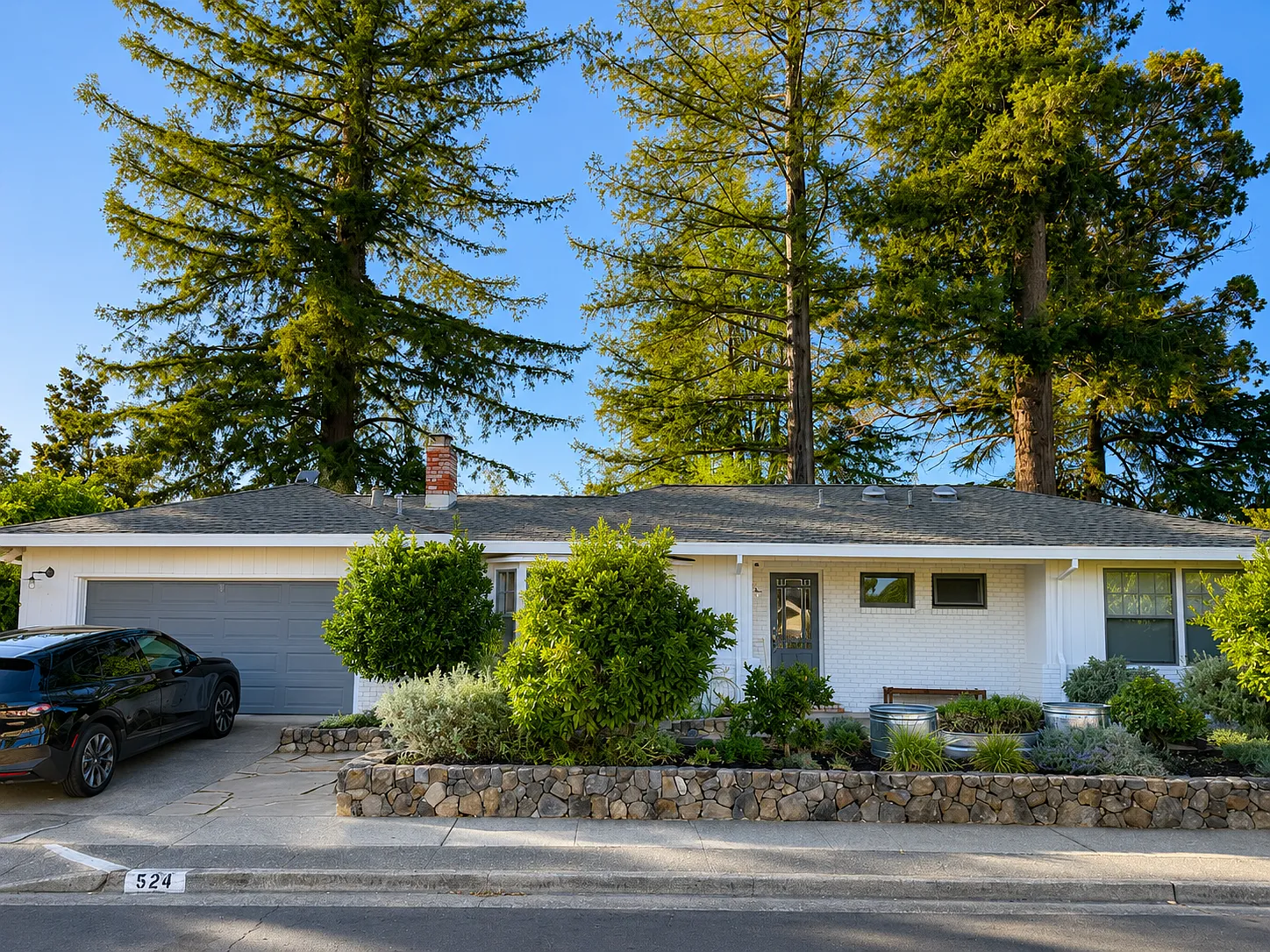 3 bed, 1260 sqft, $5,595 — Photo 2