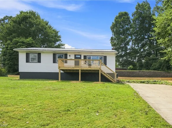 1990 Connect Rd, Barberton, OH 44203