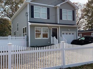 174 Washington Ave, Wheatley Heights, NY 11798