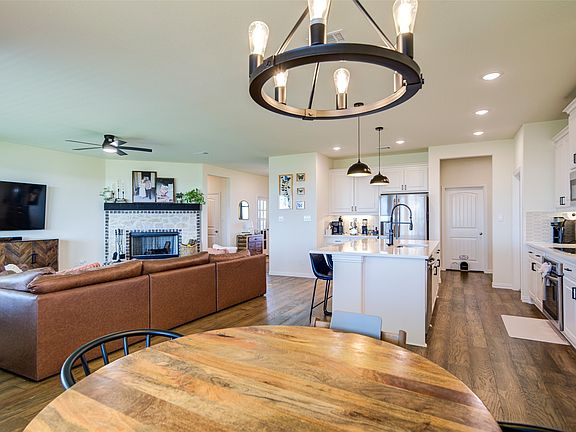 5th image of 131 Clear Creek Ln