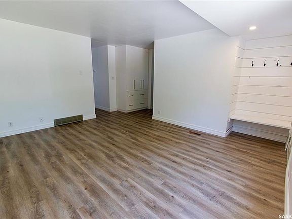 4th image of 376 6th AVENUE NW