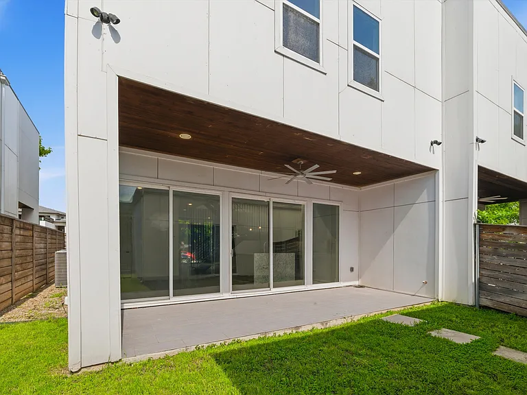 207 Adrian Dr — Photo 22