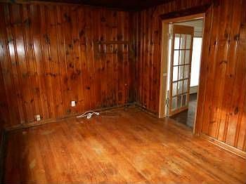5th image of 79 Farragut St