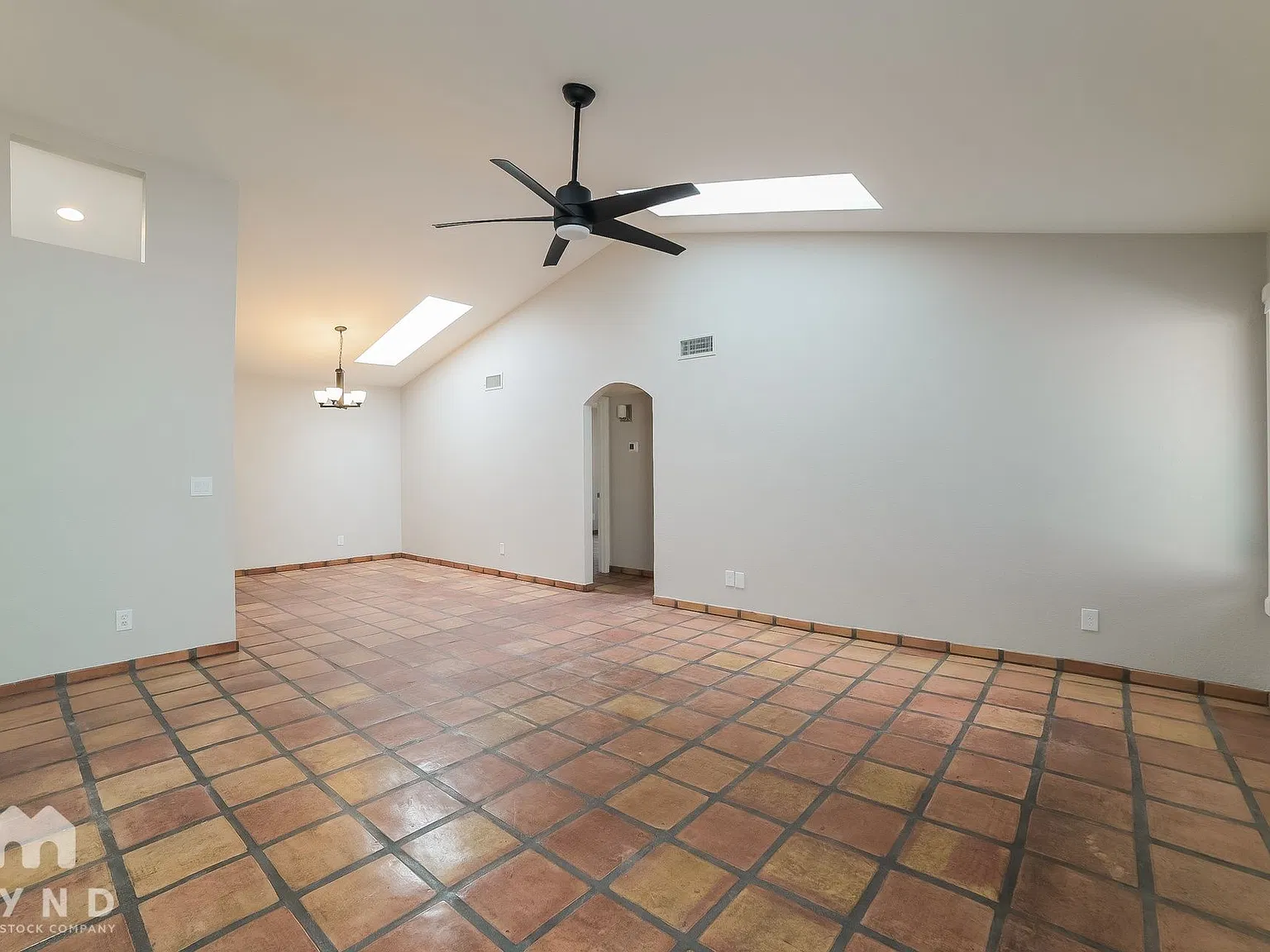 3 bed, 2.0 bath, 1283 sqft, $2,095 — Photo 4