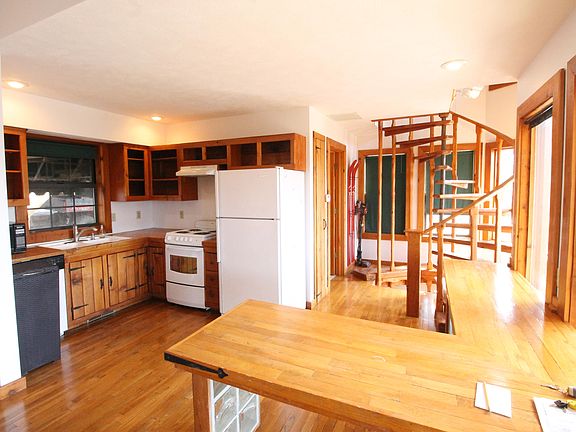 5th image of 96 Sherwood Cir
