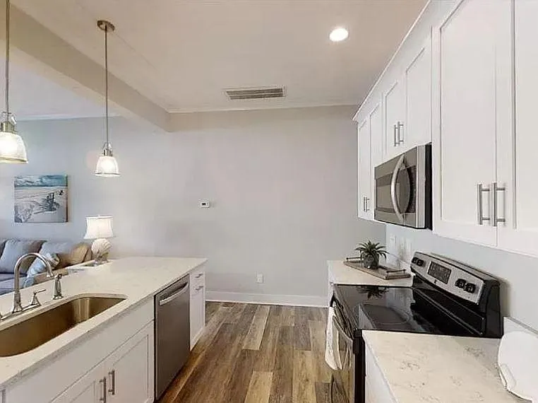 519 22nd St — Photo 9