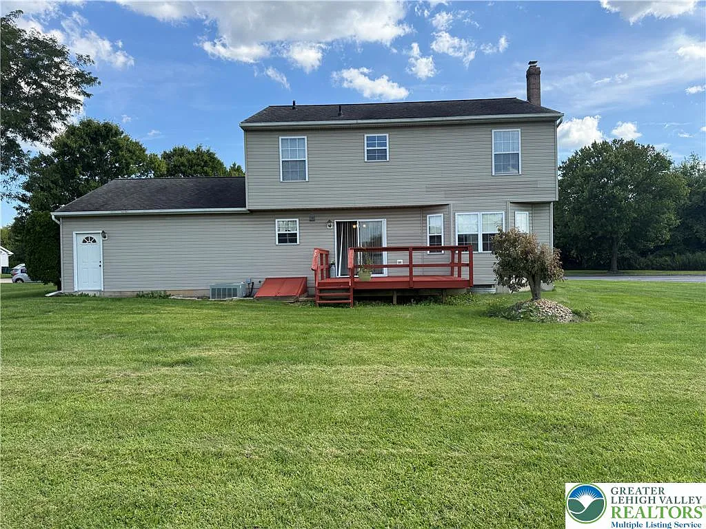 4 bed, 2.5 bath, 2892 sqft, $2,900 — Photo 2
