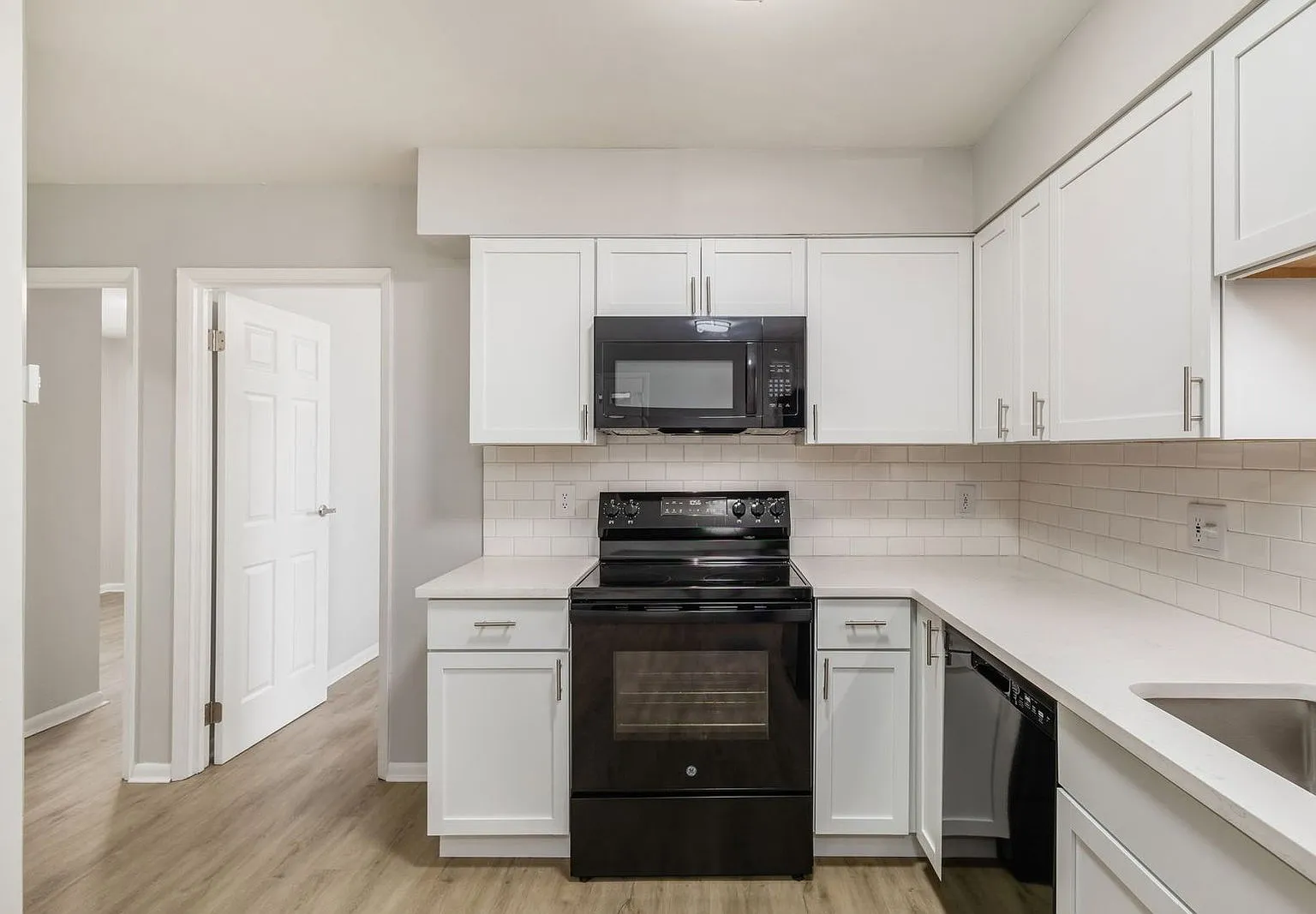 2 bed, 1.0 bath, $1,199 — Photo 3