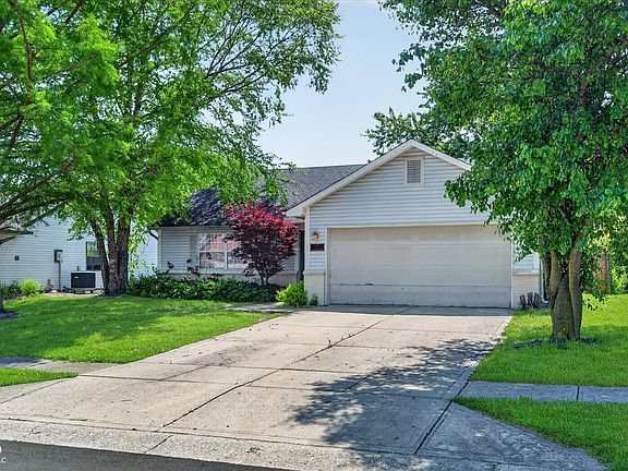 2nd image of 27 Lake Dr S