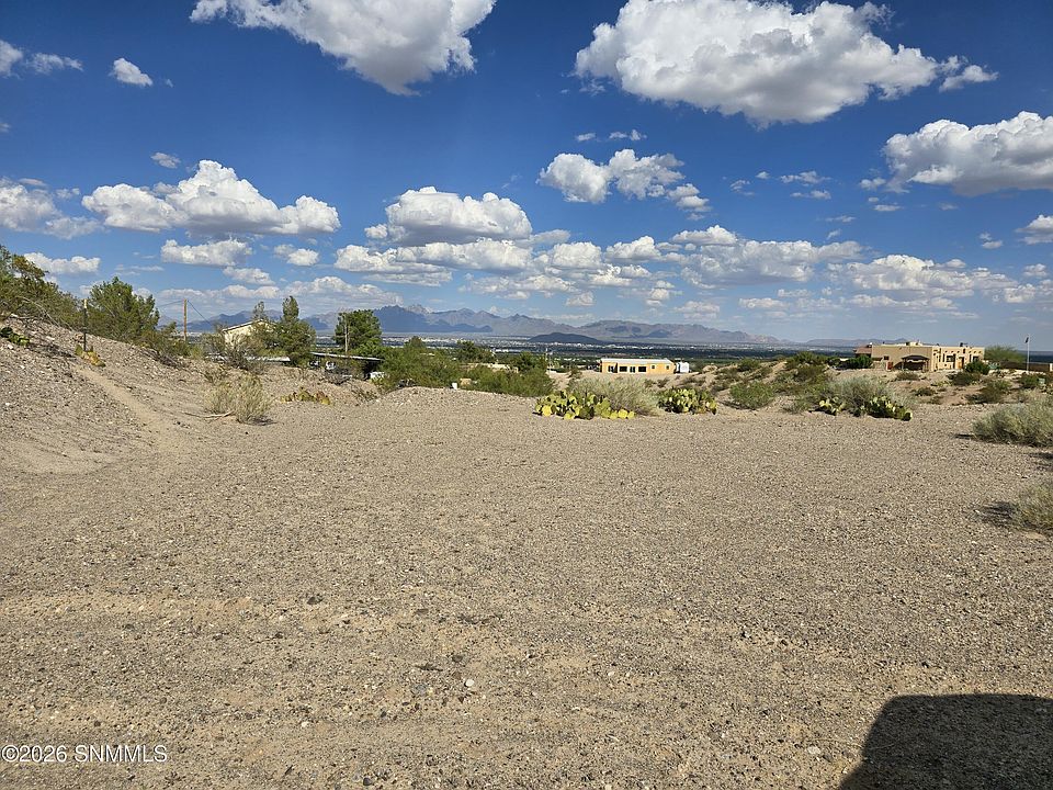 1st image of 749 Lark Spur Way