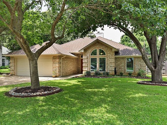 3rd image of 1017 Glen Oak Dr