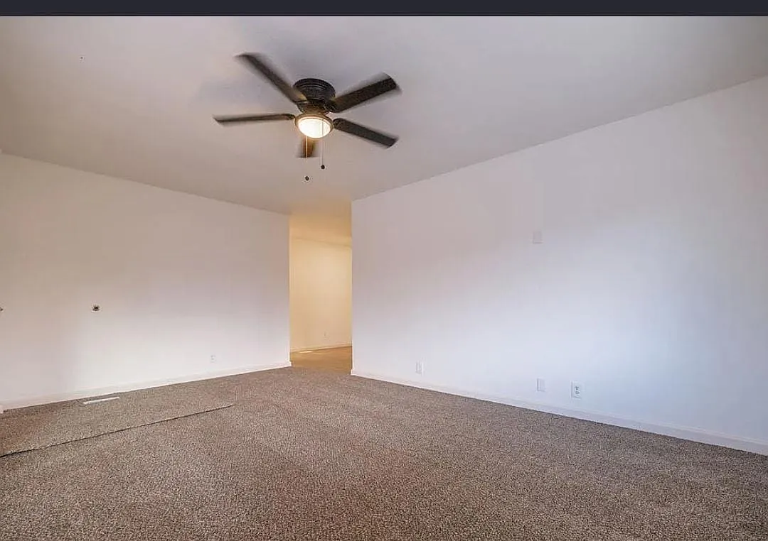 3 bed, $2,000 — Photo 2