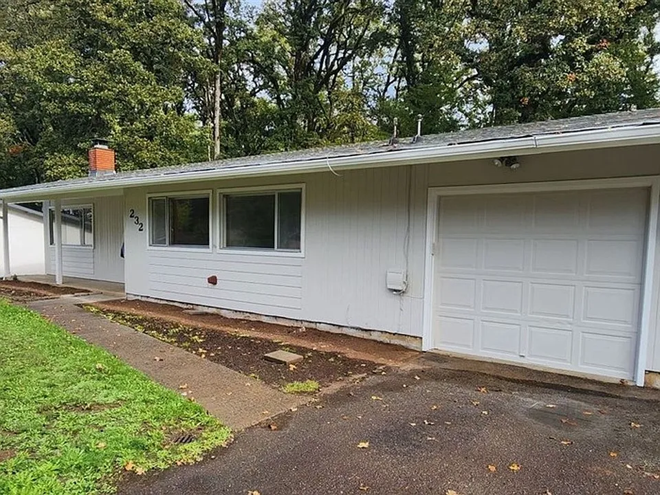 230-232 NE Azalea Dr