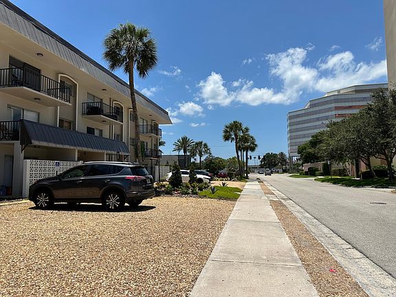 4th image of 4606 W Gray St Unit 305