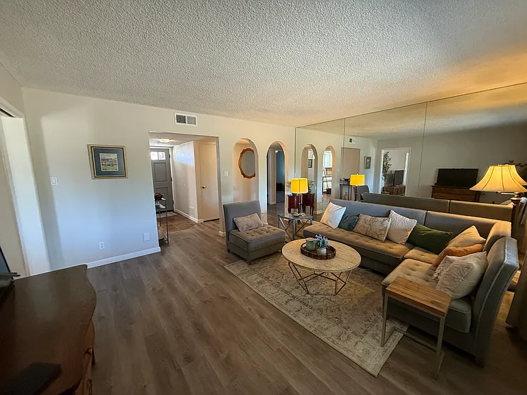 MAIN LIVING ROOM