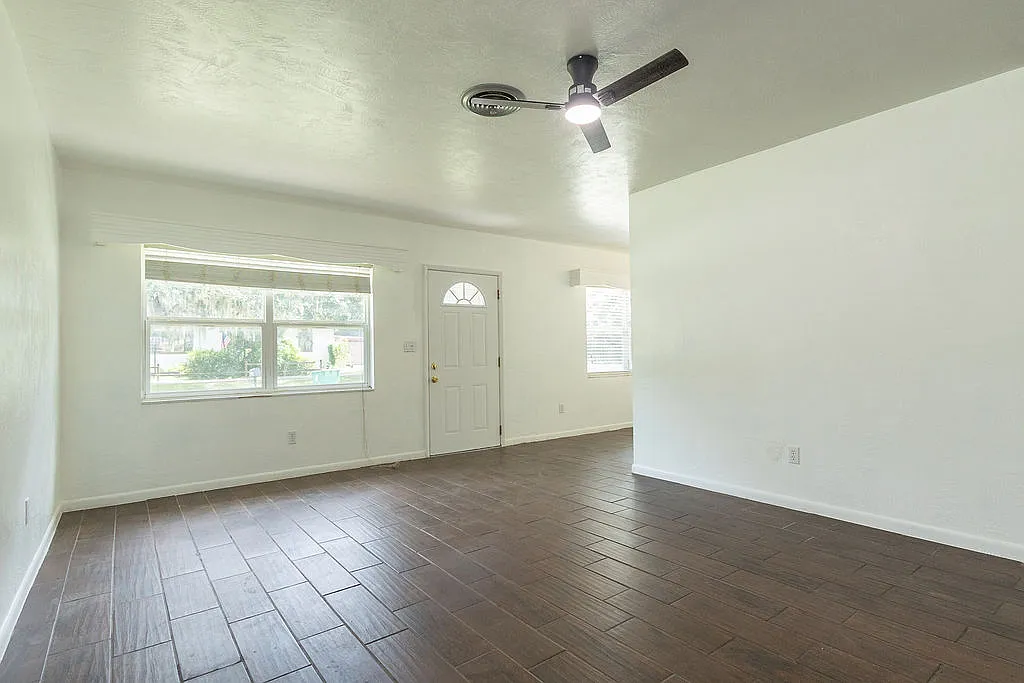 106 North Kentucky Avenue - 1 — Photo 4