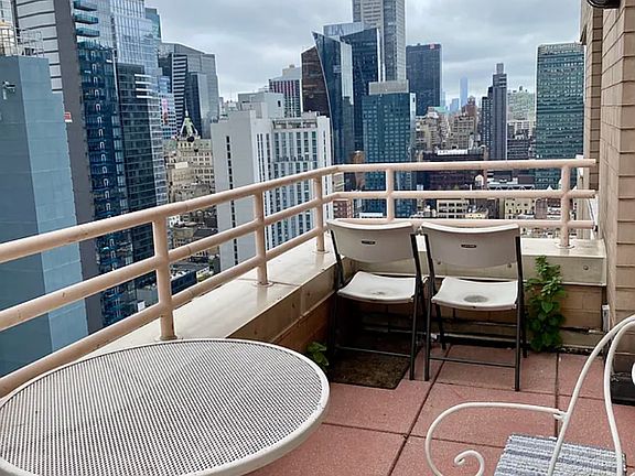 3rd image of 350 W 50th St APT 32A