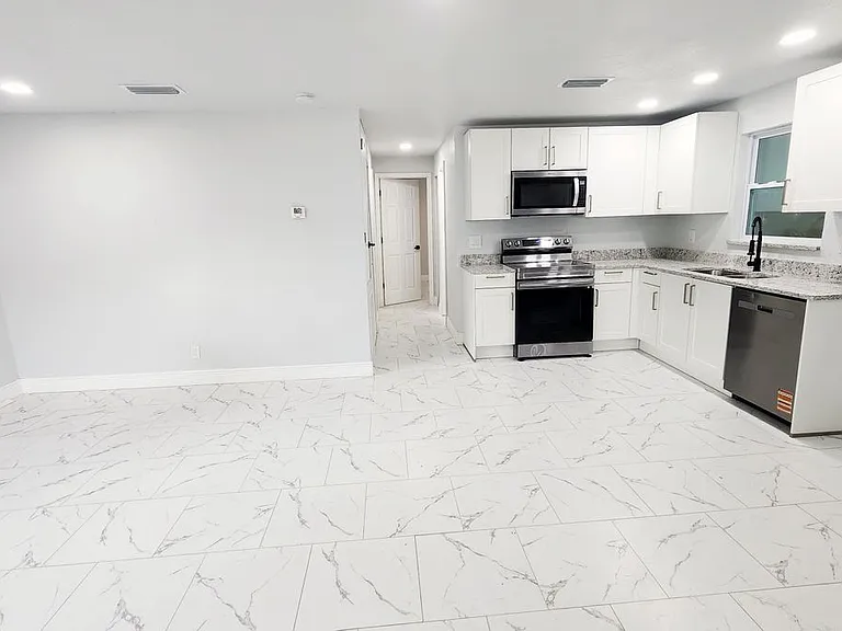 128 Kingston Ave — Photo 13