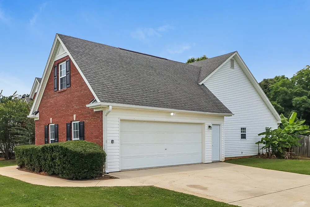 3 bed, 2.0 bath, 2508 sqft, $2,125 — Photo 4