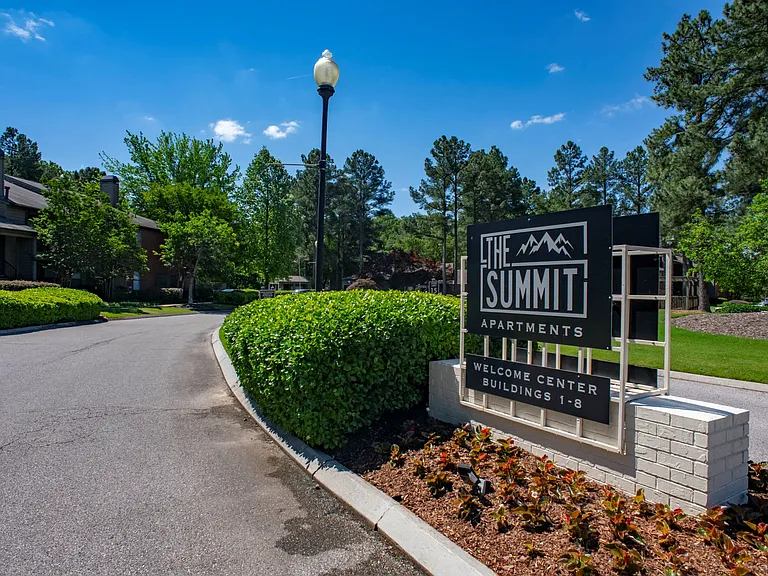 The Summit Apartments — Photo 27